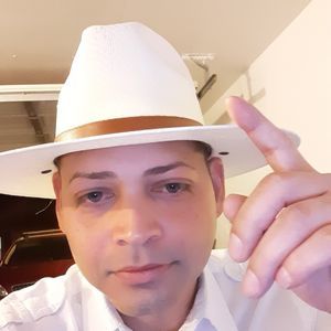 Meet your Posher, Luis